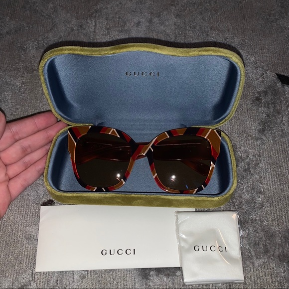 Gucci Sunglasses 🕶 - Picture 2 of 3